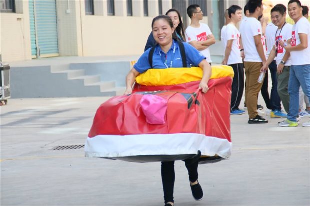看我多了一只“快樂的大腳”，瞬間腳底生風！